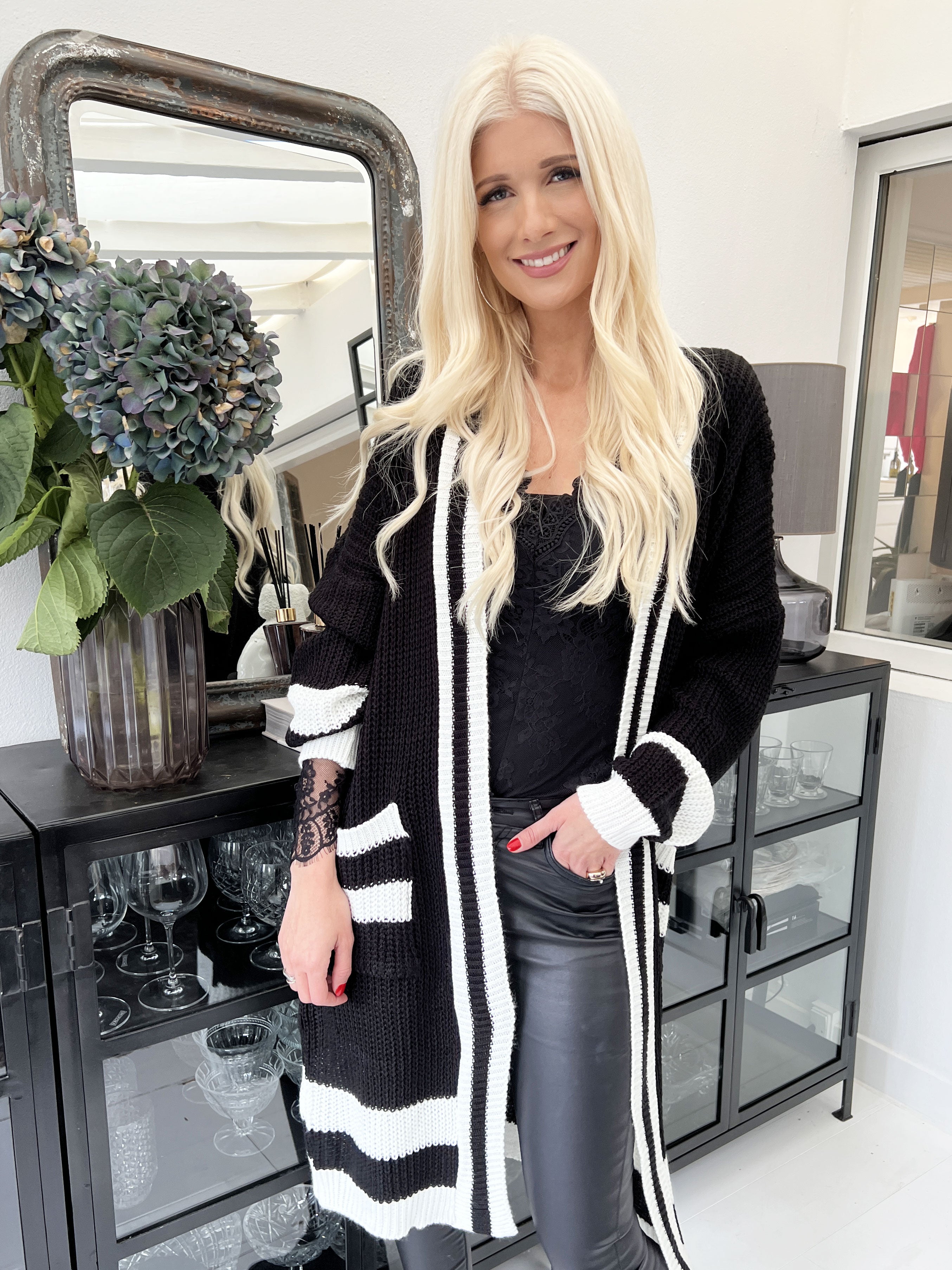 Kit - Lang strikcardigan med hvid stribe